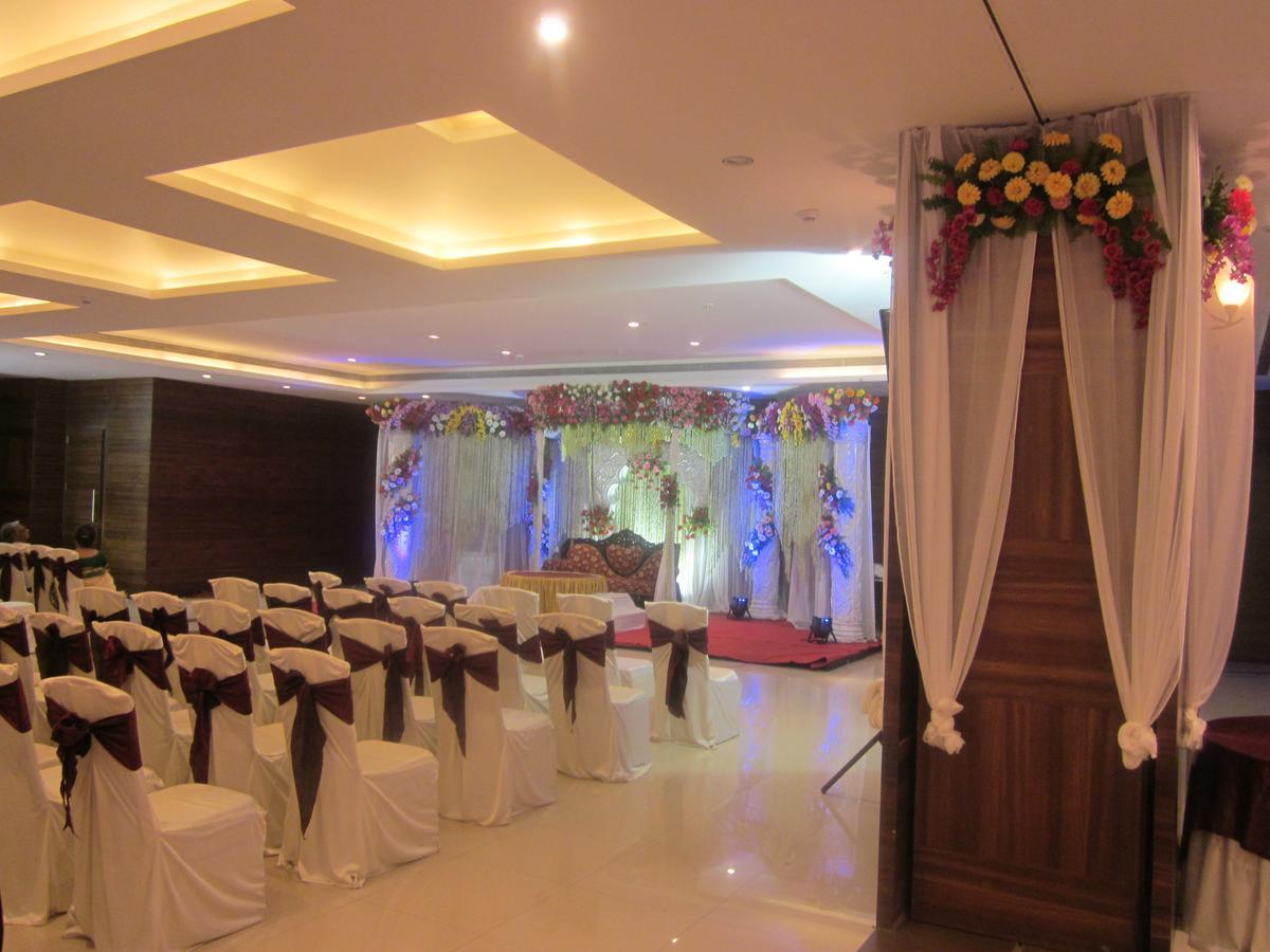Vijaya Tej Clarks Inn Patna  Bagian luar foto