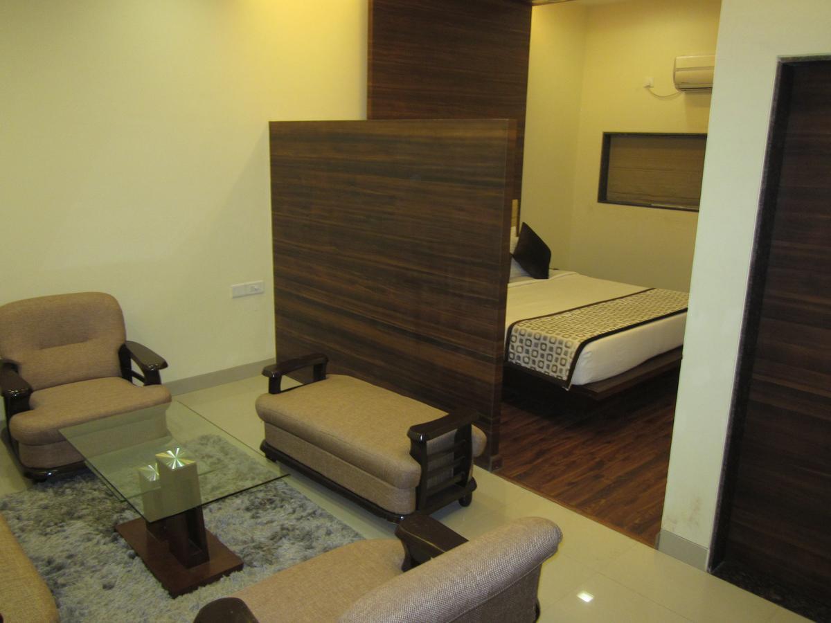 Vijaya Tej Clarks Inn Patna  Bagian luar foto