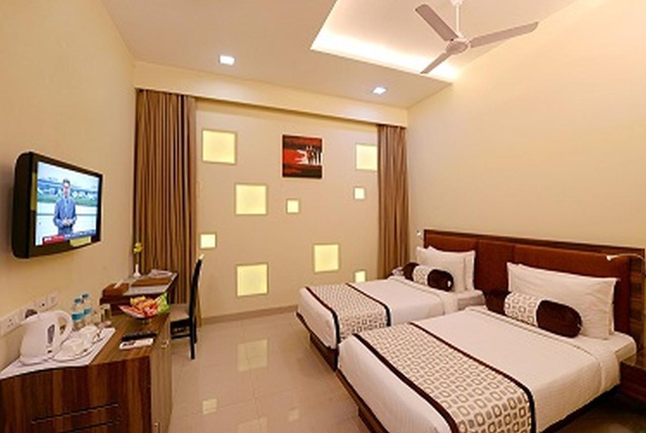 Vijaya Tej Clarks Inn Patna  Bagian luar foto